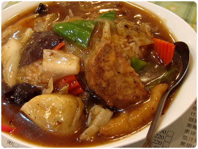 [基隆] 來到基隆廟口夜市、嘗嘗菜色豐富的詹家素食 (2013.01補照