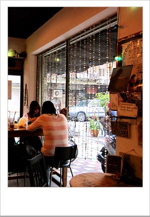 [新北] 彩虹咖啡 鬆餅｜黃金獵犬店長、板橋 新埔捷運旁 (葷素