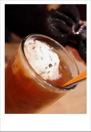 [新北] 彩虹咖啡 鬆餅｜黃金獵犬店長、板橋 新埔捷運旁 (葷素