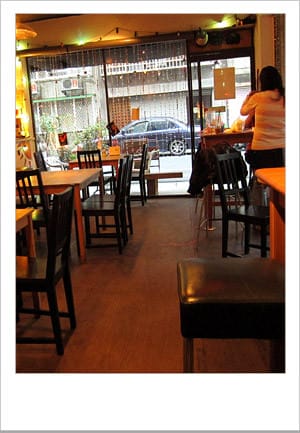 [新北] 彩虹咖啡 鬆餅｜黃金獵犬店長、板橋 新埔捷運旁 (葷素