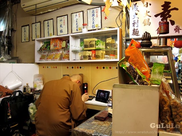 [新北] 菜色豐富又好吃 心燈素食｜士林夜市搬蘆洲 (2013.06收店改網購