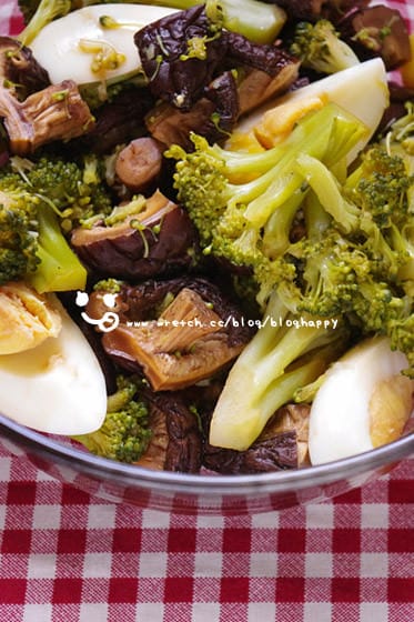 露露日常料理 ▌椰菜拌香菇