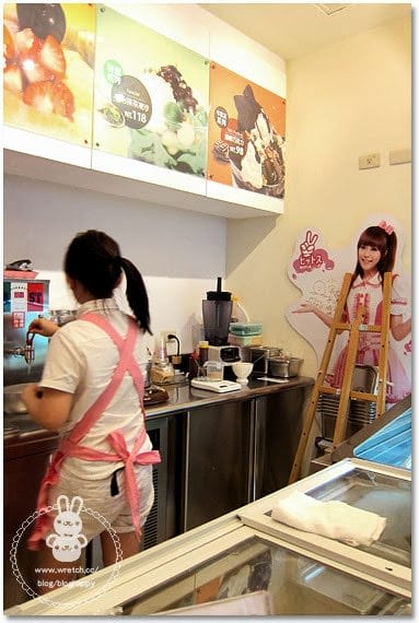 【台北】HITOS牛乳花．藝人小蜜桃姊姊的豆花店（微風店歇業