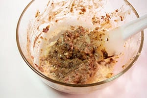 露露日常料理 ▌從融化巧克力到撒上糖粉…口水直流！巧克力豆漿杯子蛋糕