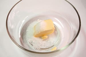 露露日常料理 ▌從融化巧克力到撒上糖粉…口水直流！巧克力豆漿杯子蛋糕