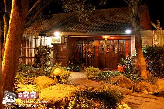 [台中] 就決定吃火鍋！環境超幽美還有水池｜耕讀園書香茶坊 (葷素