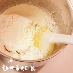 露露日常料理 ▌料理白癡的「100分烘焙！」奶油杯子蛋糕