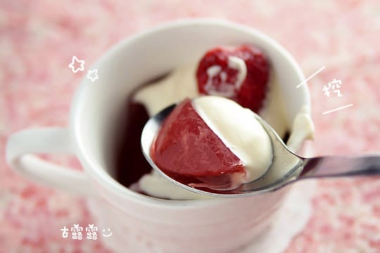 露露日常料理 ▌季節限定！鮮甜多汁 ♥ 草莓果凍