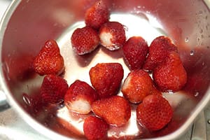 露露日常料理 ▌華麗甜點初挑戰!綿密的奶油霜內餡~草莓派 - 第4張圖 露露日常料理 ▌華麗甜點初挑戰!綿密的奶油霜內餡~草莓派