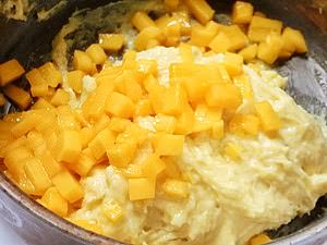 露露日常料理 ▌炸芒果甜甜圈！練習練習