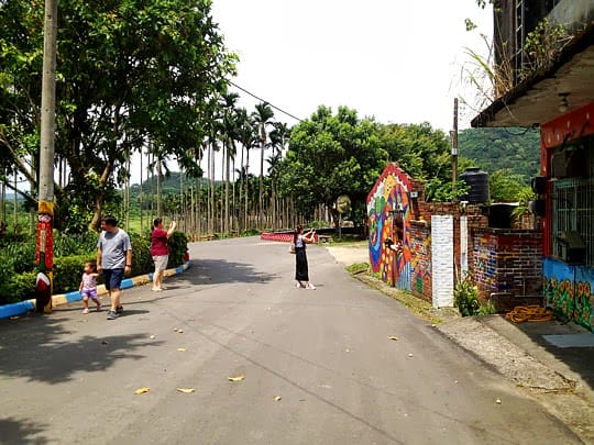 [新竹景點] 客家軟橋彩繪村｜可愛塗鴉陪你玩，竹東 軟橋社區
