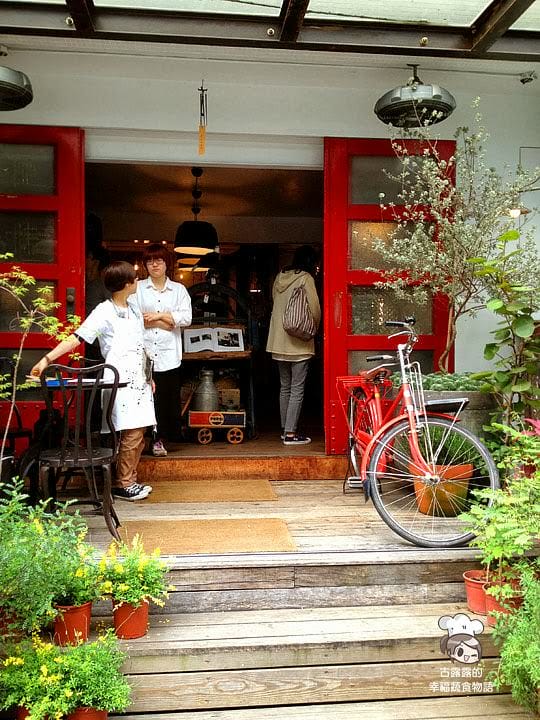 [台北] 東區好樣本事 VVG something 全球最美書店之一｜古董 雜貨 咖啡