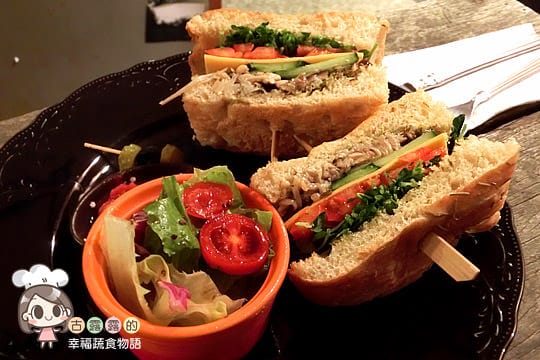 [台北] 老屋新貌「喘口氣cafe」貓咪．咖啡館 (葷素