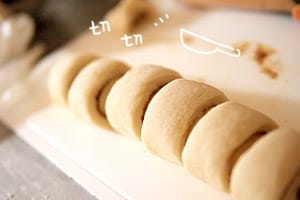 露露日常料理 ▌夾著重焙咖啡香的「咖啡肉桂捲」，與爽口雙活菌腰果禮盒！