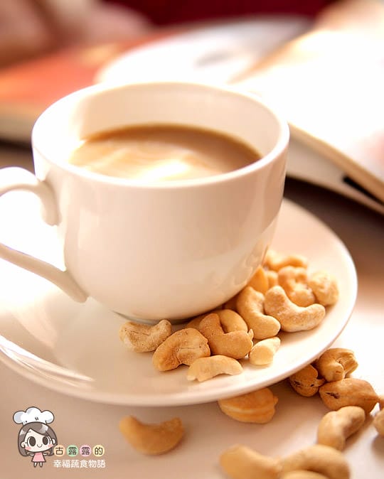 露露日常料理 ▌夾著重焙咖啡香的「咖啡肉桂捲」，與爽口雙活菌腰果禮盒！