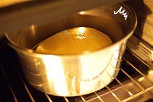 露露日常料理 ▌夾著重焙咖啡香的「咖啡肉桂捲」，與爽口雙活菌腰果禮盒！