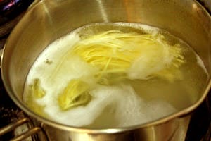 【造型便當日記】蔬食便當裝可愛 ♥ 熊貓炒麵便當