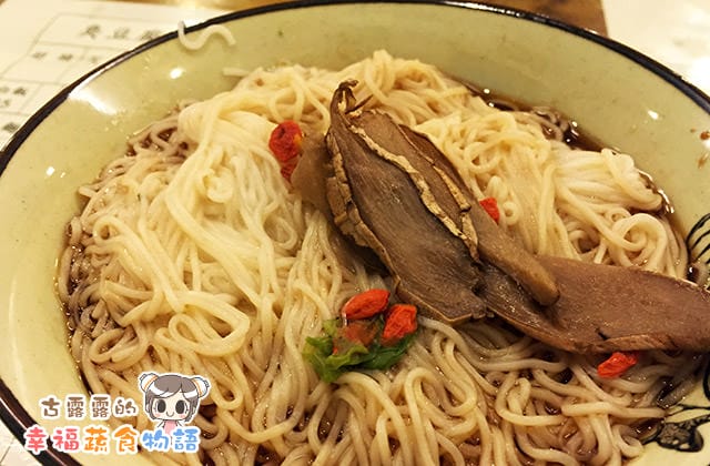 [台北] 獨門絕技！臭老闆現蒸臭豆腐｜南機場夜市老字號