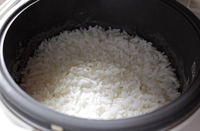 露露日常料理 ▌煮出香氣透鼻、Q彈的白米飯 (影音