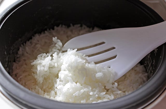 露露日常料理 ▌煮出香氣透鼻、Q彈的白米飯 (影音