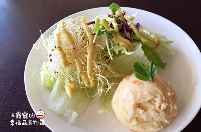 [新北] 馬蹄灣蔬食咖啡 (改貓踏浪) 海景餐廳 下午茶 Wifi ｜三芝淺水灣 (已歇業