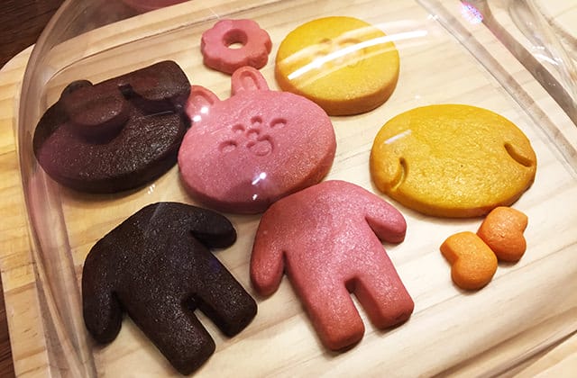 [台北] LINE FRIENDS Cafe 熊美咖啡廳｜LINE主題咖啡 信義新光三越 (影音