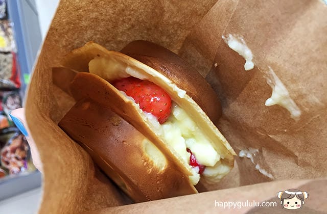 [台北] 冰火草莓 車輪餅 飛碟燒｜士林夜市小吃 甜點心 (影音