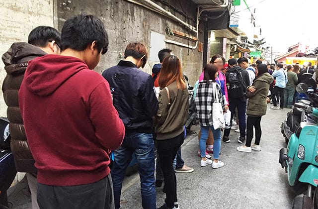 [台北] 冰火草莓 車輪餅 飛碟燒｜士林夜市小吃 甜點心 (影音