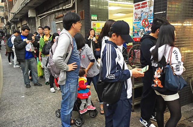 [台北] 冰火草莓 車輪餅 飛碟燒｜士林夜市小吃 甜點心 (影音