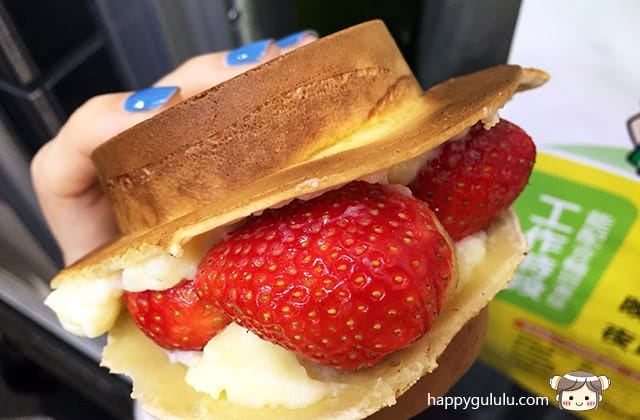 [台北] 冰火草莓 車輪餅 飛碟燒｜士林夜市小吃 甜點心 (影音