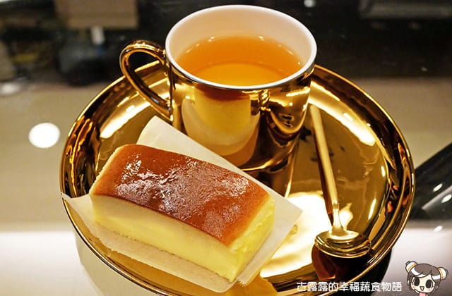 露露日常料理 ▌輕乳酪蛋糕 奶蛋素甜點｜救救我的廚藝（影音）漫畫料理