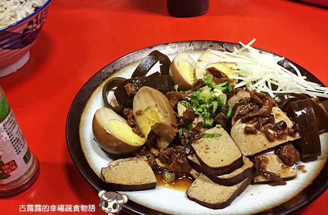 [台東] 素食飯麵｜念念不忘的香菇素滷肉飯 李姐素食飯麵小吃攤