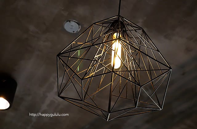 [新北] 驚嘆號咖啡｜不限時咖啡廳 提供插座｜時尚工業風咖啡廳