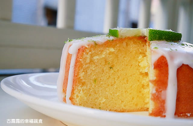 露露日常料理 ▌酸甜又淘氣的 檸檬糖霜蛋糕｜奶蛋素甜點｜漫畫料理