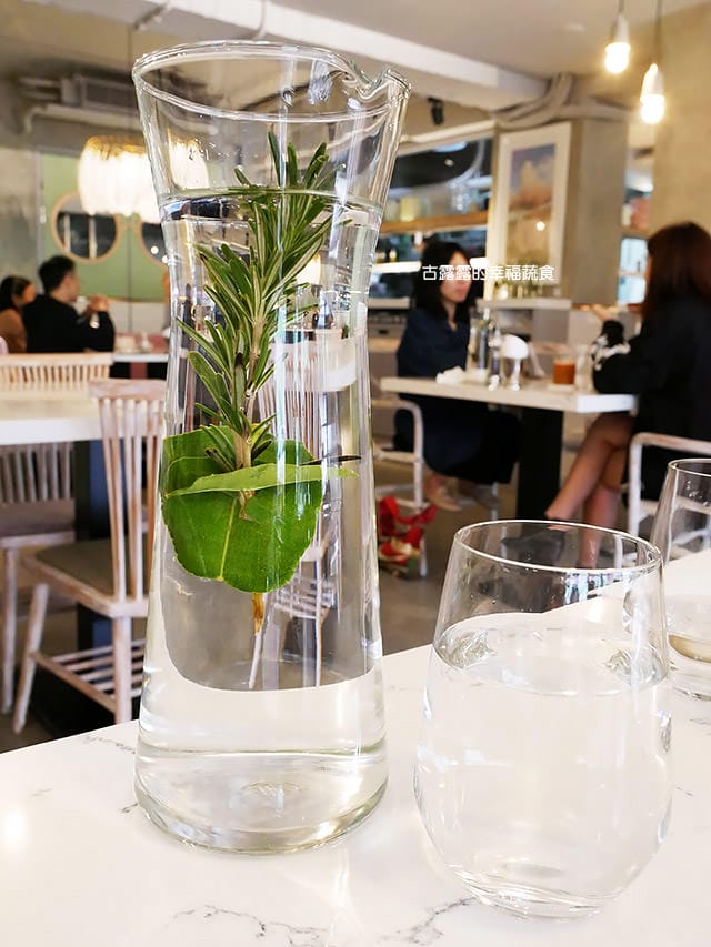 [台北] 小小樹食｜餐桌上的蔬食藝術 夢幻果昔必打卡！