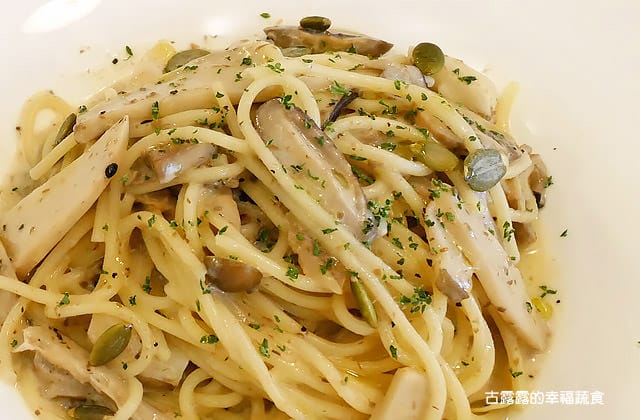 [台北] 小小樹食｜餐桌上的蔬食藝術 夢幻果昔必打卡！