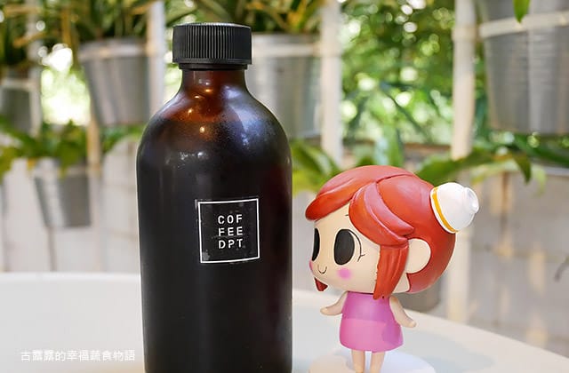 [台北] COFFEE DPT｜綠意中的白色咖啡屋 華山文創園區