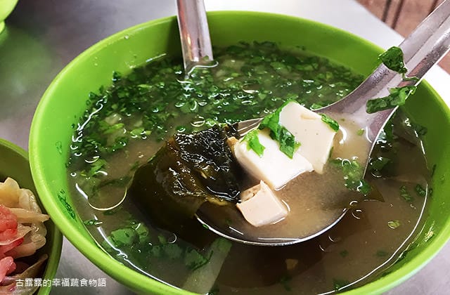 [新北] 汪仔素食｜紅麴炒飯 素油飯｜銅板小吃