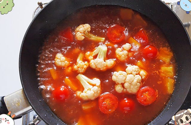 露露日常料理 ▌小露亂煮 番茄蔬菜湯｜漫畫料理