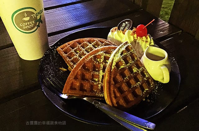 [桃園] 第三航廈機場咖啡｜飛機呼嘯而過～視覺和聽覺的震撼｜景觀咖啡 下午茶