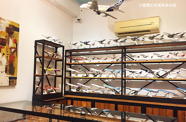 [桃園] 第三航廈機場咖啡｜飛機呼嘯而過～視覺和聽覺的震撼｜景觀咖啡 下午茶