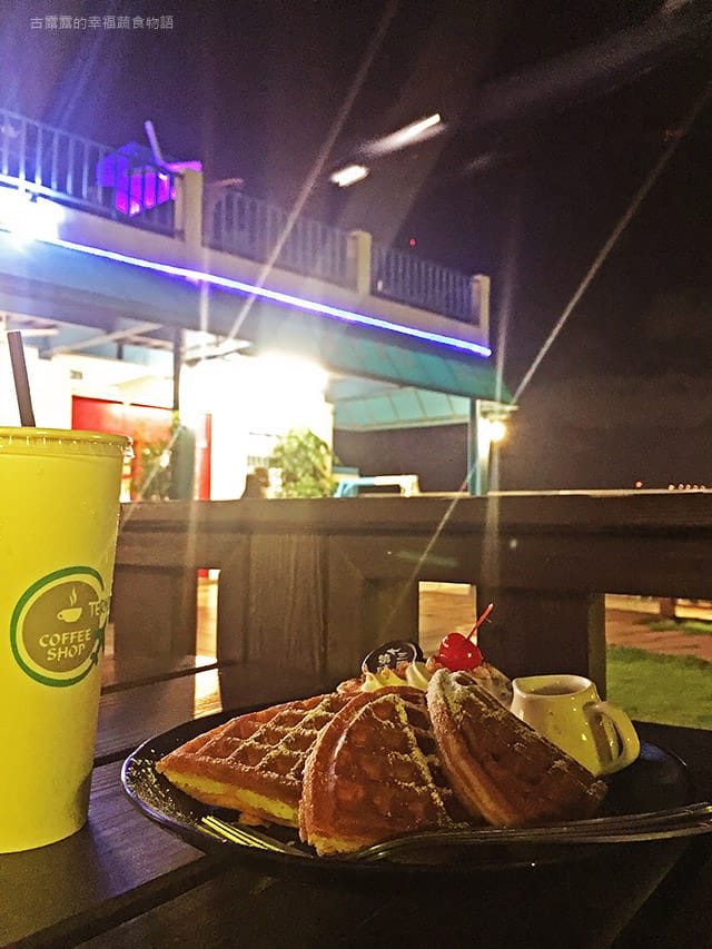 [桃園] 第三航廈機場咖啡｜飛機呼嘯而過～視覺和聽覺的震撼｜景觀咖啡 下午茶