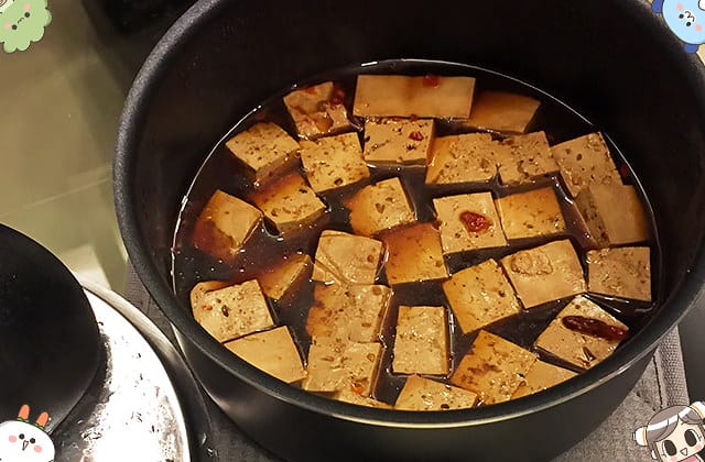 露露日常料理 ▌小露亂煮 滷豆腐
