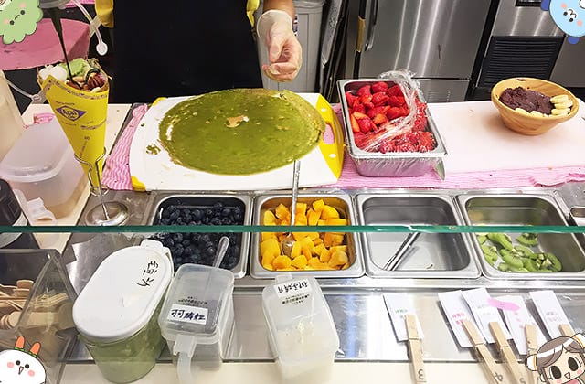 [台北] 甜點迷必吃！粉紅草莓可麗餅 日本 FRUTA FRUTA Açaí Cafe｜微風南山