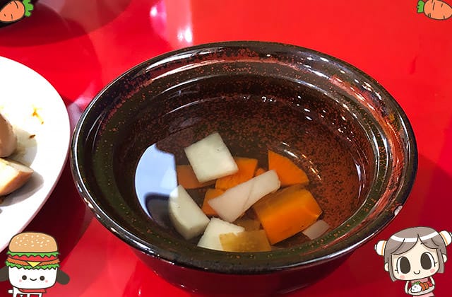 [新北] 甜羅勒素食義式廚房｜藍白建築的異國蔬食（已改為自助餐）
