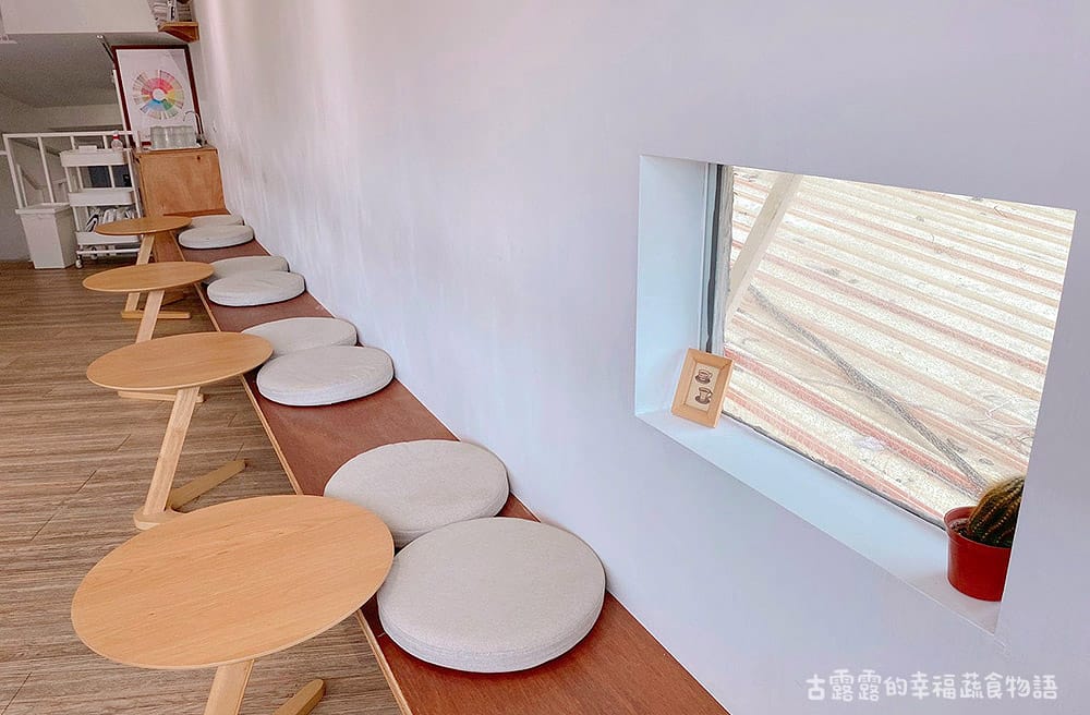 [台北] 純白咖啡館的北門風光｜MKCR 山小孩咖啡｜漫畫食記