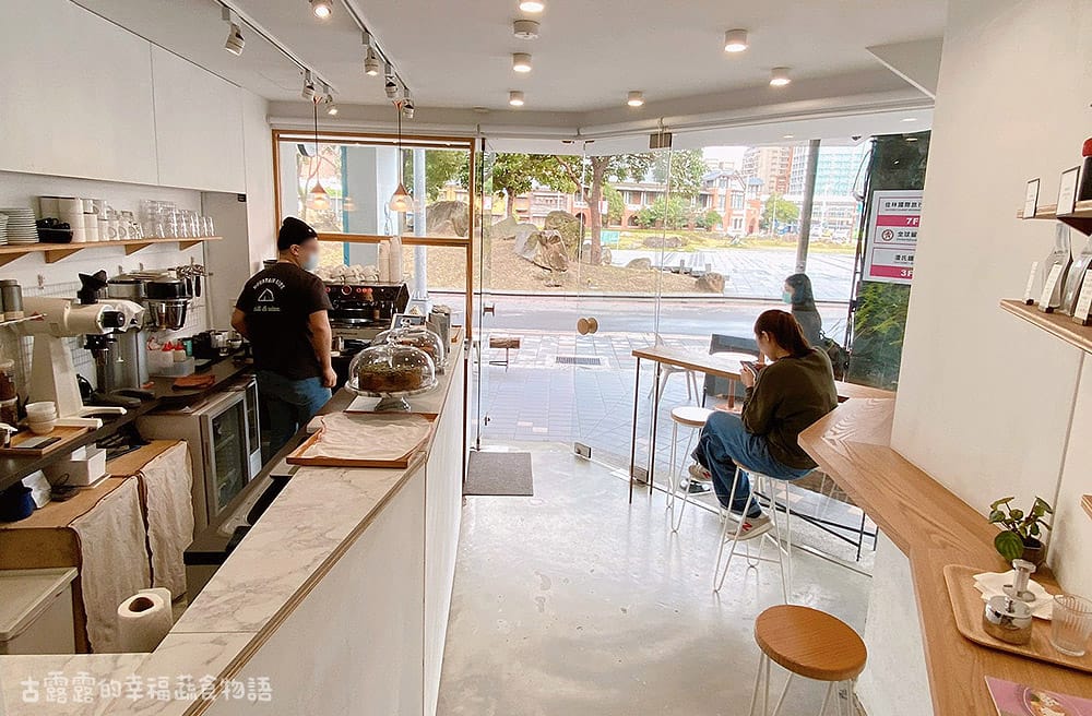 [台北] 純白咖啡館的北門風光｜MKCR 山小孩咖啡｜漫畫食記