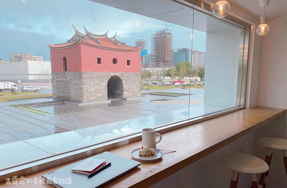 [台北] 純白咖啡館的北門風光｜MKCR 山小孩咖啡｜漫畫食記