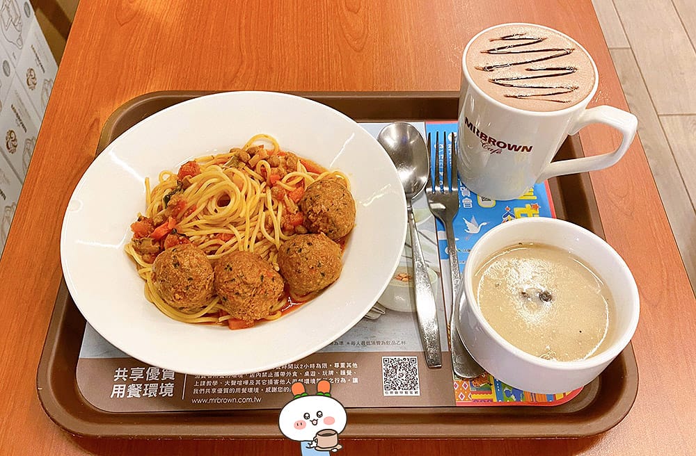 [新北] 蔬食餐點 Mr. Brown Café 伯朗咖啡館｜宜蘭頭城 伯朗咖啡城堡｜眺望龜山島與海景