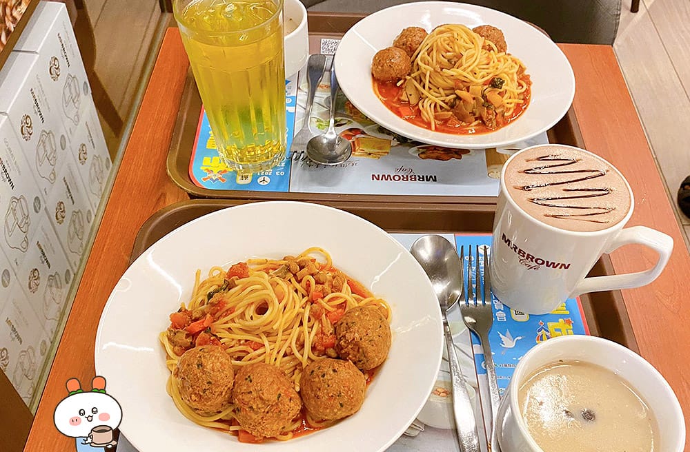 [新北] 蔬食餐點 Mr. Brown Café 伯朗咖啡館｜宜蘭頭城 伯朗咖啡城堡｜眺望龜山島與海景